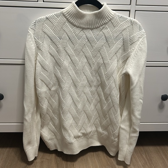 White knit sweater - Picture 1 of 4